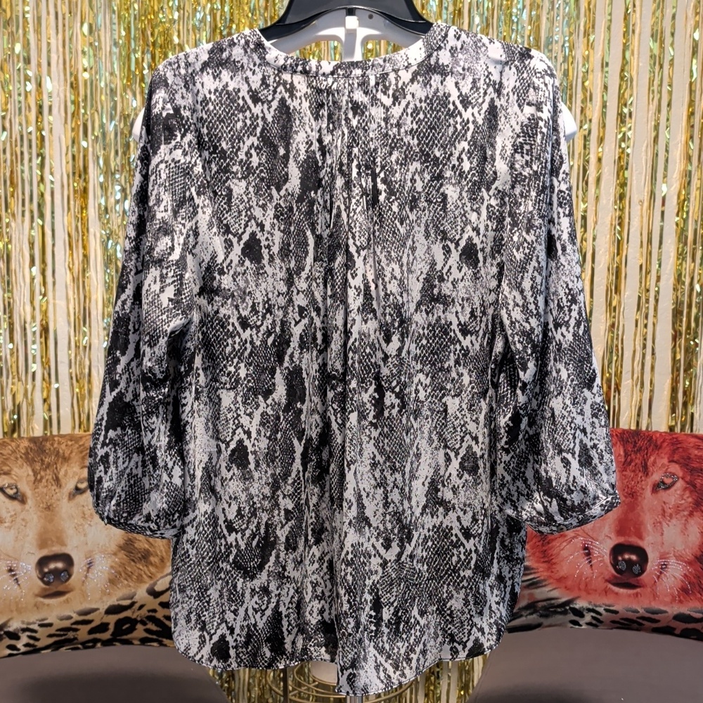 🔥NYDJ Alejandra Pintuck Blouse – “Fit Is Everything”, Size M - Picture 5 of 10